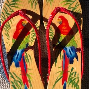 Parrot painted- Woodies- platform sandals